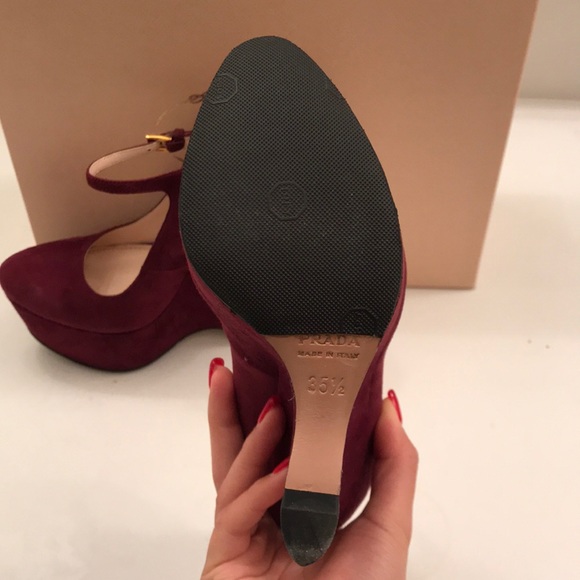 Like-new Prada suede wedges size 35.5 - Picture 4 of 7